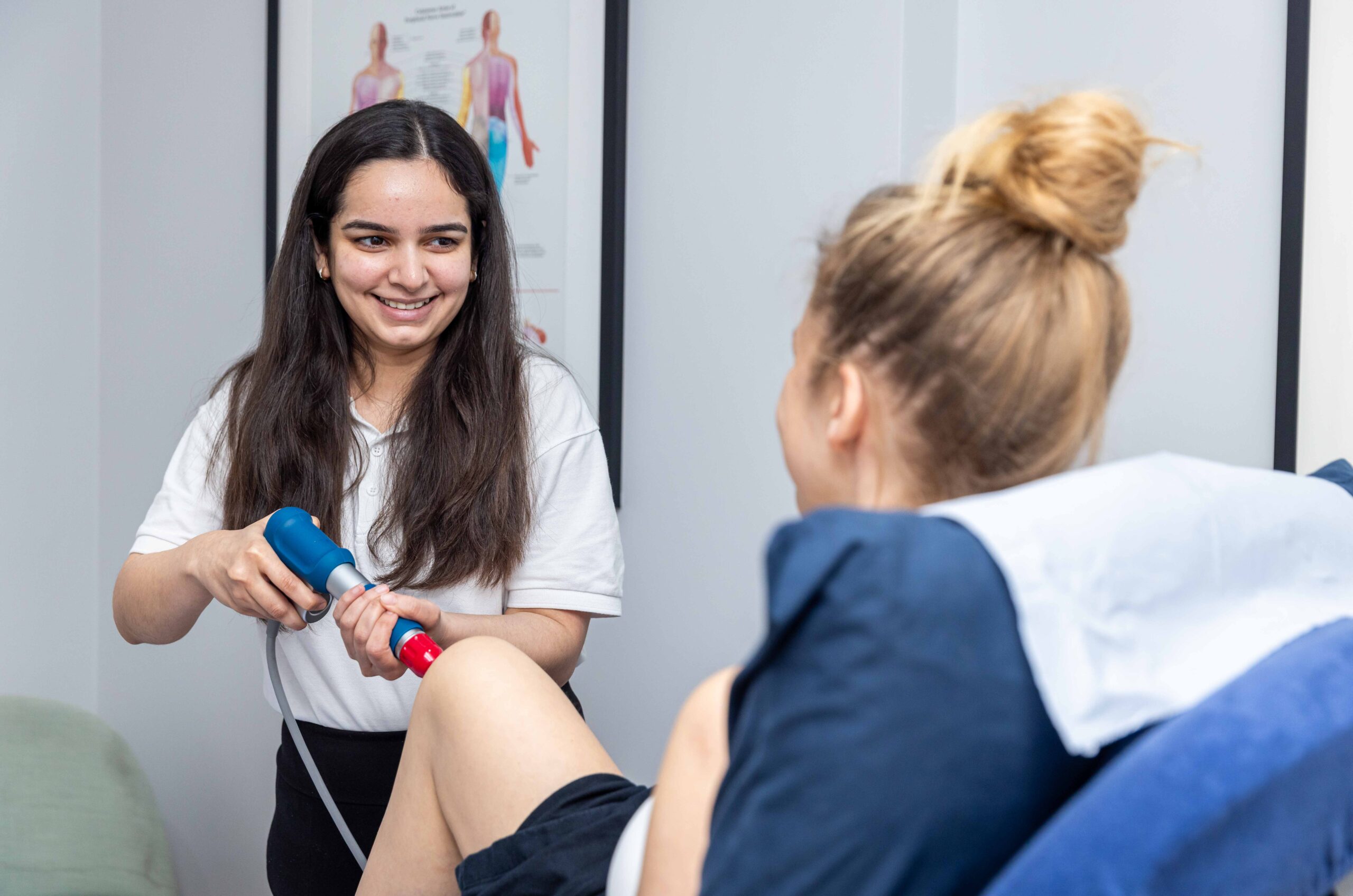 Knee pain clinic radial shockwave